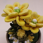 ちり緬で作った”福寿草の寄せ植え”