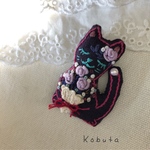 冬の花猫さん 刺繍ブローチ  