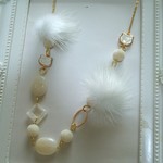 白猫とふわふわミンクファーのロングネックレス  🐱