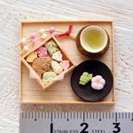 ミニチュア・お正月の干菓子とお茶（千鳥）