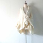 冬 の 羽織れる ニット ショール