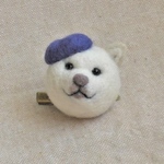 ななめベレー帽の柴犬ブローチ（白柴✕青色）