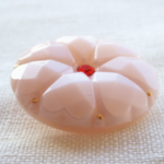 （１個）ピンクのお花のガラスボタン　チェコ製