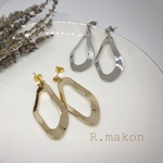 光沢のあるゴールド・シルバーのいびつ形フープピアス
