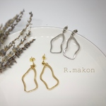 光沢のあるゴールド・シルバーのいびつ形リングピアス