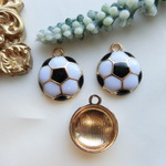 ＜新入荷！＞3個　サッカーボールチャーム　約22㎜×18㎜　T651-1