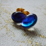 深い蒼のピアス