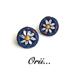 マーガレット柄刺繍ピアス