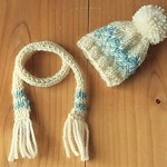 ドール用編み込み帽子とマフラーのセット13cm 生成り×水色