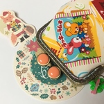 駄菓子パッケージ柄☆彡8.5cm縦長がま口ポーチ★オフホワイト