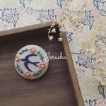 swallow tail(エクリュ）…刺繍ブローチ