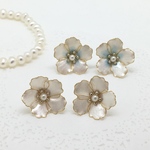 お花のピアス(チタンに変更可)〜ディップフラワー