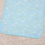 おむつ替えシート　さんかくリボン
