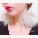 ベージュ マラボー：フープ ピアス
