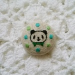 パンダ＆グリーンドット　刺繍ブローチ☆再販　