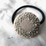 ☆かすみ草リース（ビーズ）刺繍ヘアゴム ブローチへ変更可能