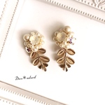 リーフモチーフとビジューイヤリング/ピアス＊
