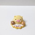 いのししケーキの中に…
