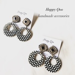 ドットフープの刺繍ピアス