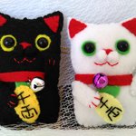 追加しました！🌸縁起の良い招き猫😺ストラップ白猫ちゃん黒猫ちゃんの二個セット（特別価格）