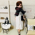 リカちゃん服❤︎薄グレートップス＆チェック柄マフラー＆フロントボタン白コーデュロイスカート