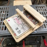 追加オプション　小さな2本足のテーブル用マガジンラック