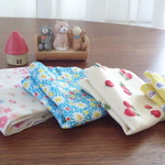 お名前スタンプ押 しておきます♪名前タグ付4重ガーゼハンカチ1weekセット
