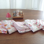 お名前スタンプ押 しておきます♪名前タグ付4重ガーゼハンカチ1weekセット