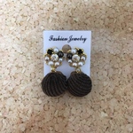 No.103 ビジューコーデュロイボールピアス
