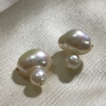 天然バロック ダブルパールピアス/ホワイト