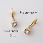 ゴールドフープとスワロビジューのシンプルイヤリング