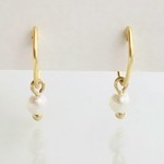 【再販×2】～フェイクピアス～ゴールドリング×ホワイトコットンパールのシンプルイヤリング(両耳用)(痛くない)(手で調節可能)     管理No.1316