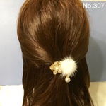 No.397💖送料無料 花型ラインストーンとミンクファーのポニーフック 