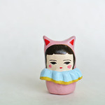 猫に扮したひと（水色衿）