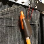 革のペンホルダー キーホルダー。