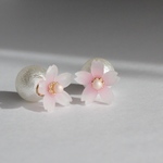 後ろ姿も可愛い桜の花ピアス