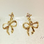 クリスタルとリボンのピアス・イヤリング