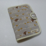 ４４３．イノシシ&ウリ坊柄のお薬手帳&診察券ケース　薄いグレー　通帳ケース　再販４