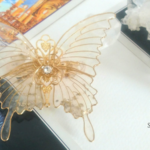 クリスタルの鉱石蝶バレッタ(ゴールドワイヤー)