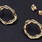 ４個　ポスト付き　カン付き　ゴールドパーツ　ゴールド　パーツ　素材　材料　金具　メタルパーツ　ピアス　イヤリング　アクセサリー　資材　チャーム