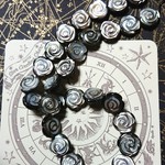 【黒蝶貝】ブラックシェル薔薇型ビーズ15mm(2粒)