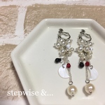 小さい粒のシルバーイヤリング〜三日月