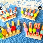 カラフルなウッドピンチ。クリップ。デコレーション