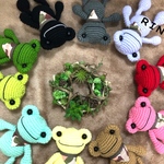 好きな色のカエル君いる？