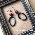 こっくり赤とマーブルオーバルフープのピアス