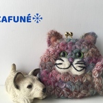 リフ編みで編んだ猫ちゃんがま口ポーチ