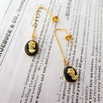 貴婦人のblack＆goldのカメオ・ピアス