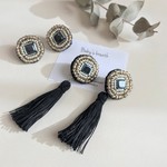 大人気★ビーズ刺繍ピアス【黒】