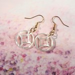 １８ミリ♡ホワイトシェルの「七宝」ピアス　