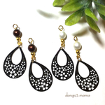 300円☆雫型花柄入カラーチャーム(ブラック)のピアス/イヤリング